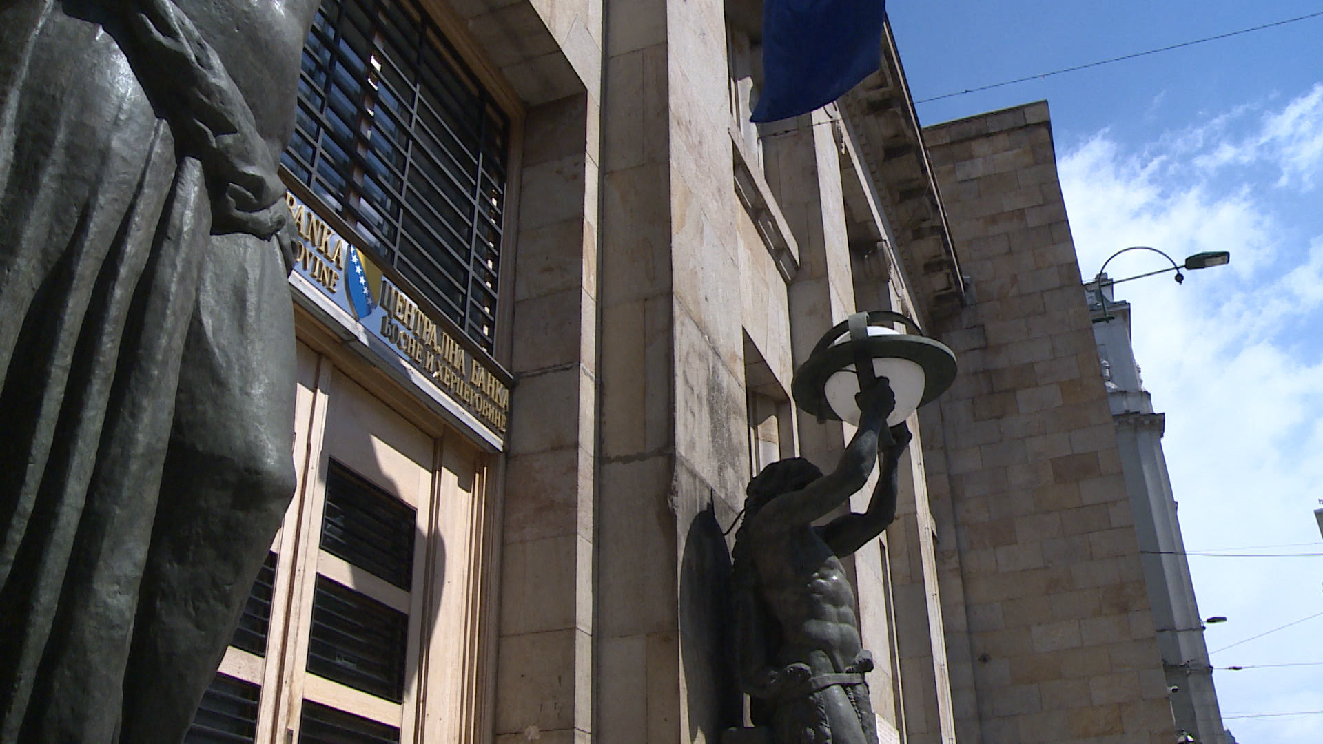 centralna banka SA-MMF PKG-BOB-1(20210408-161934433).mxf.00_00_41_23.Still001