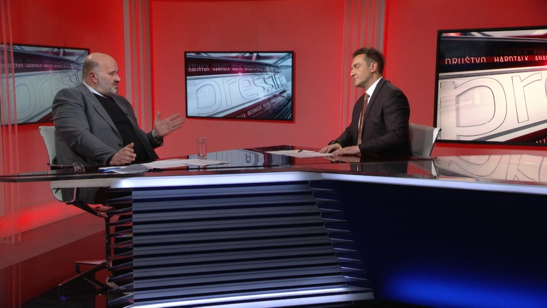 SA-PRESSING-240321-02.20_44_28_05.Still003