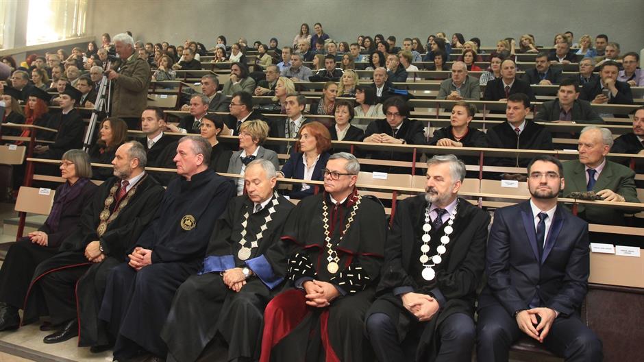 aa_picture_20151207_6995142_high