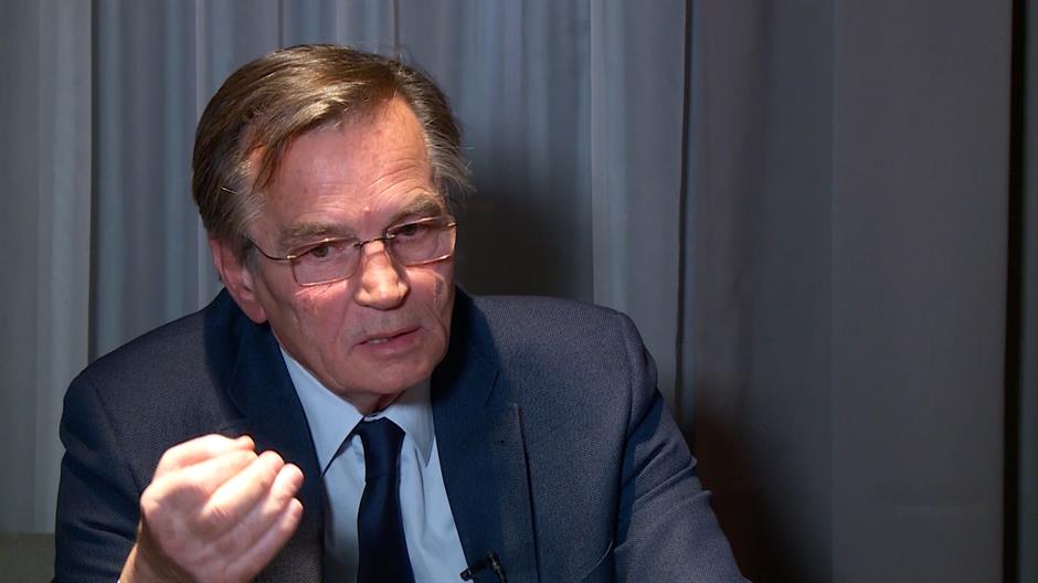 ag-fen-zima centar-fam(20170111-165954892).Still017