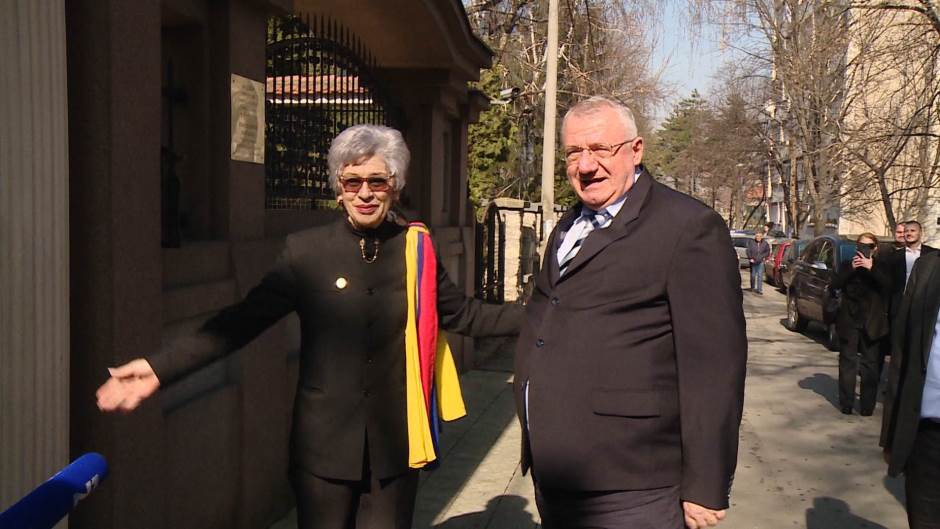 ambasadorka i šešelj