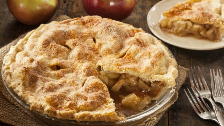 americka-pita-sa-jabukama-300847-725x407-1