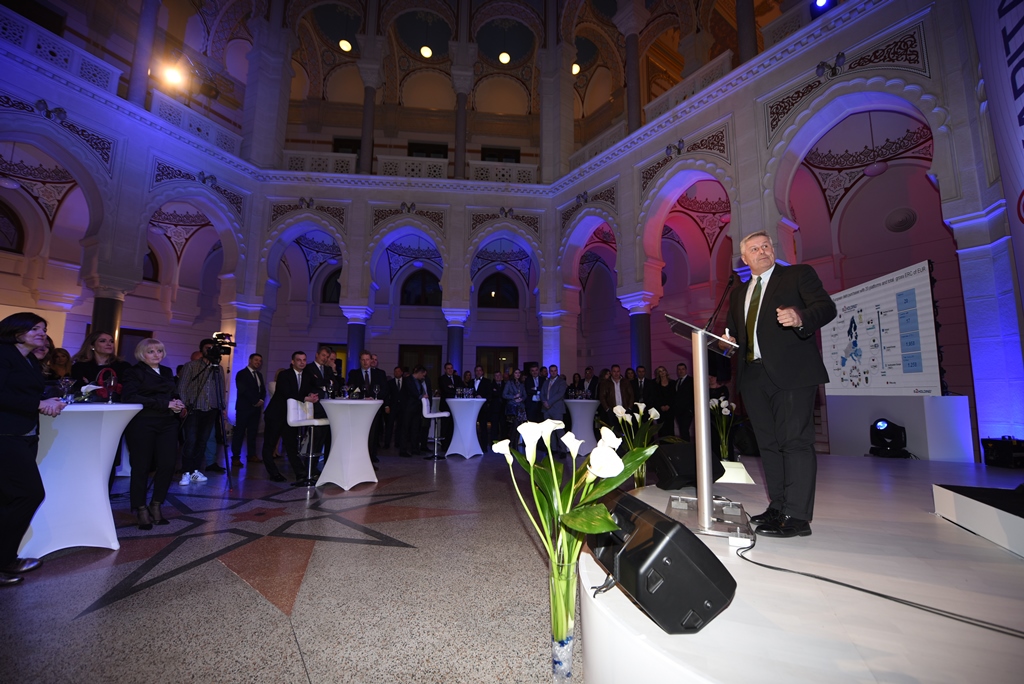 B2 kapital predstavljanje Dalen Zahl