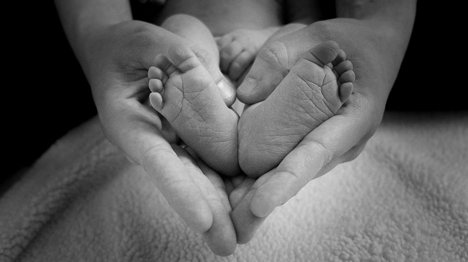 baby-feet-1527456_1920