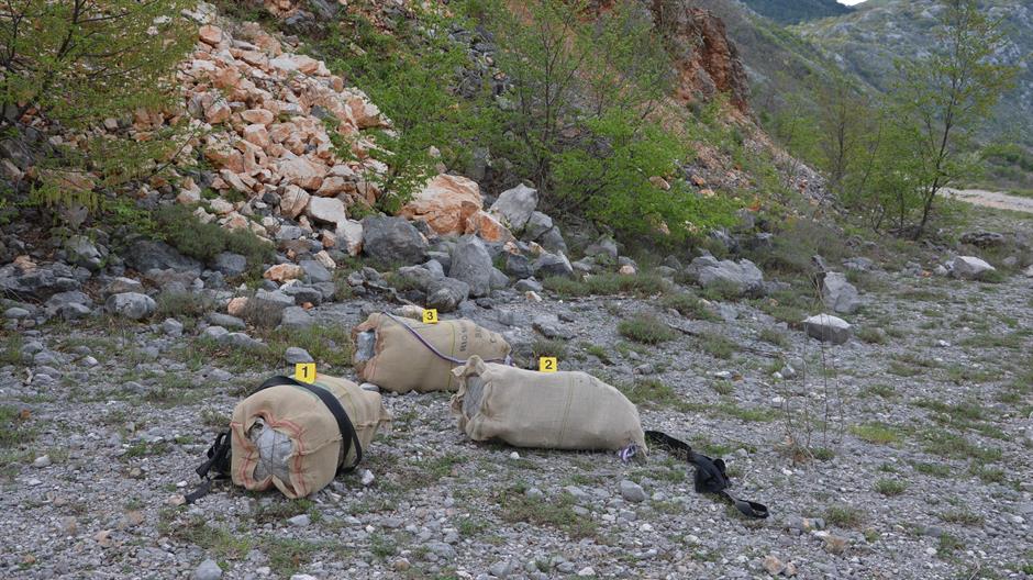 Bačene vreće sa marihuanom
