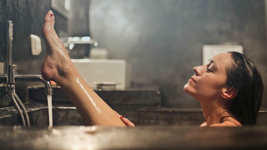 bathroom-bathtub-beautiful-716437