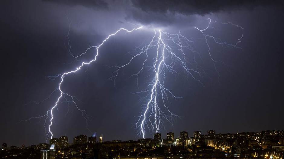 beograd munje grom oluja shutterstock_391859533