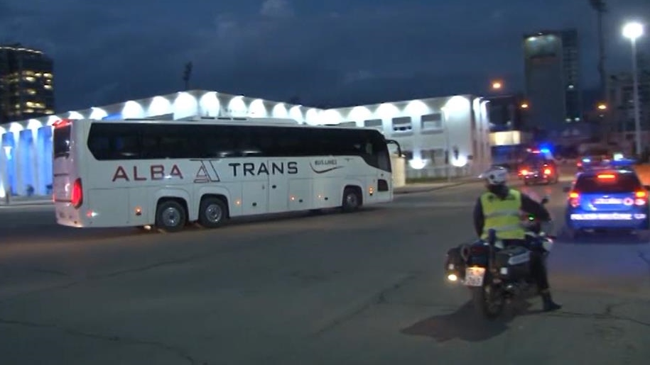 BG-FUDBALERI-AUTOBUS-0800-20151007-213701470-.mxf.Still001