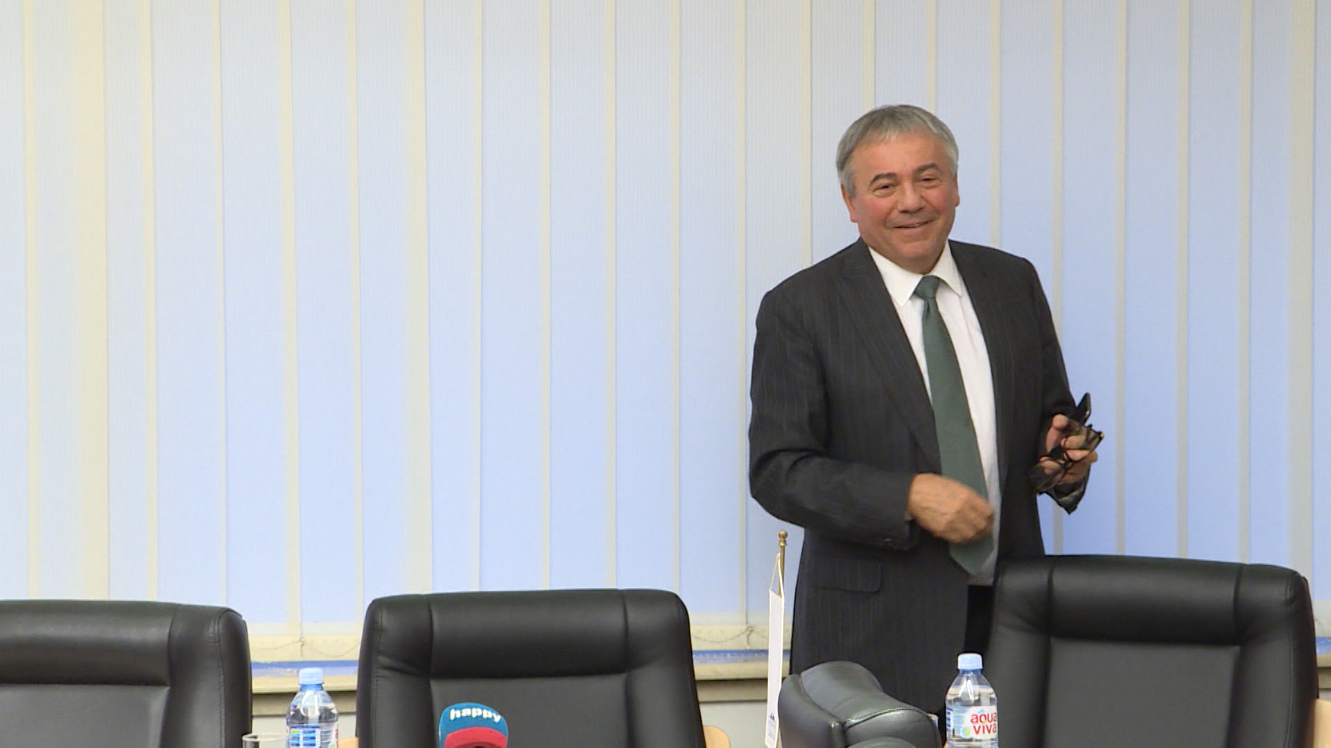 BG-MICA SE VRATIO PKG-051219-MBS(20191205-184015627).mxf.00_00_45_05.Still002