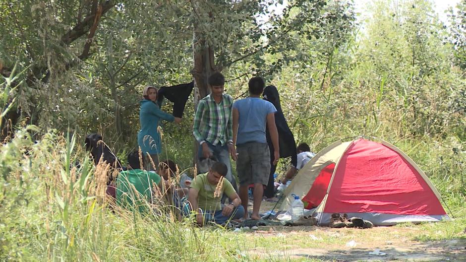 BG-MIGRANTI POMOC-1900-APS(20150720-181253944).mxf.Still002