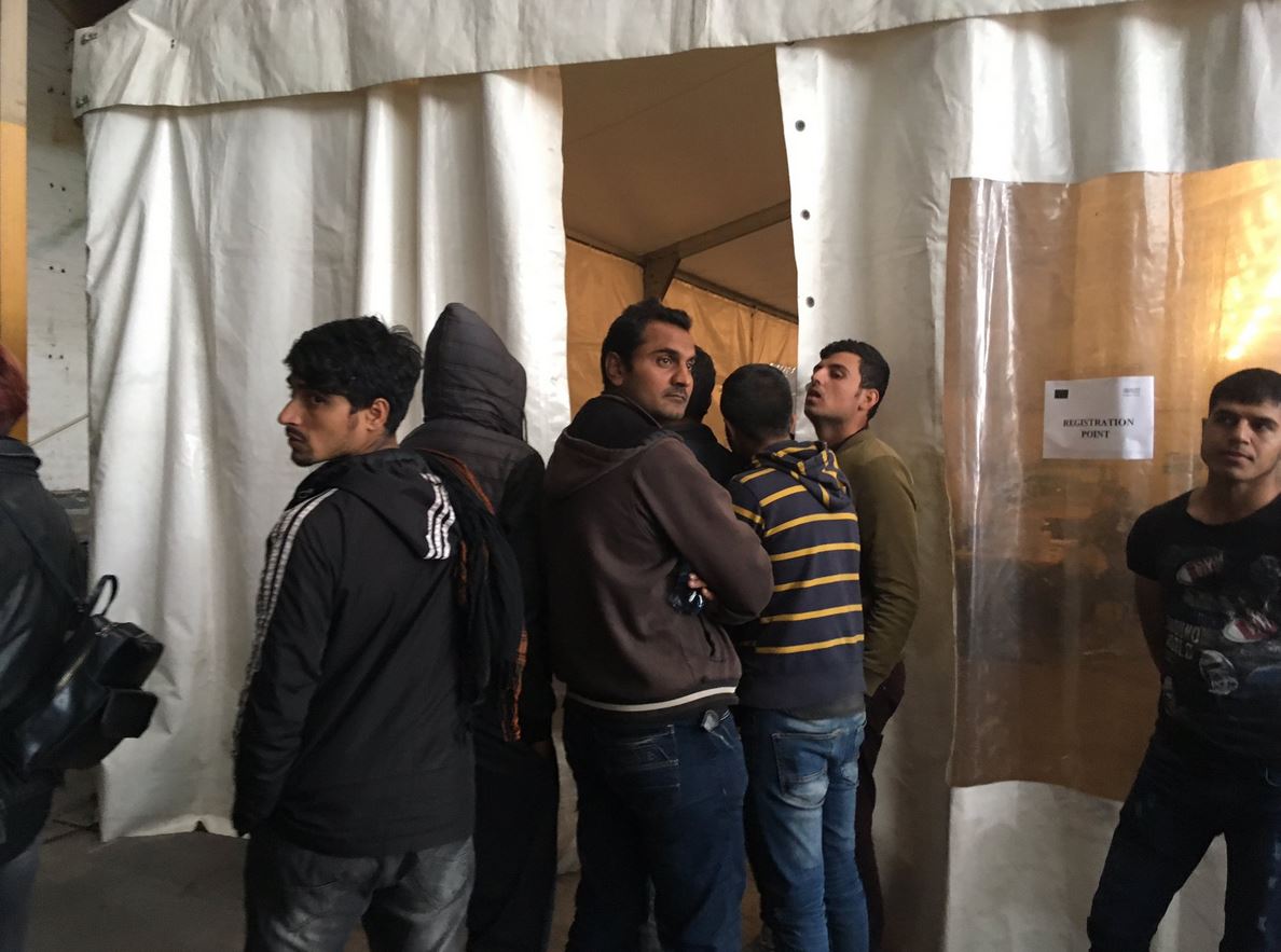 Bira, tvornica, migranti 3