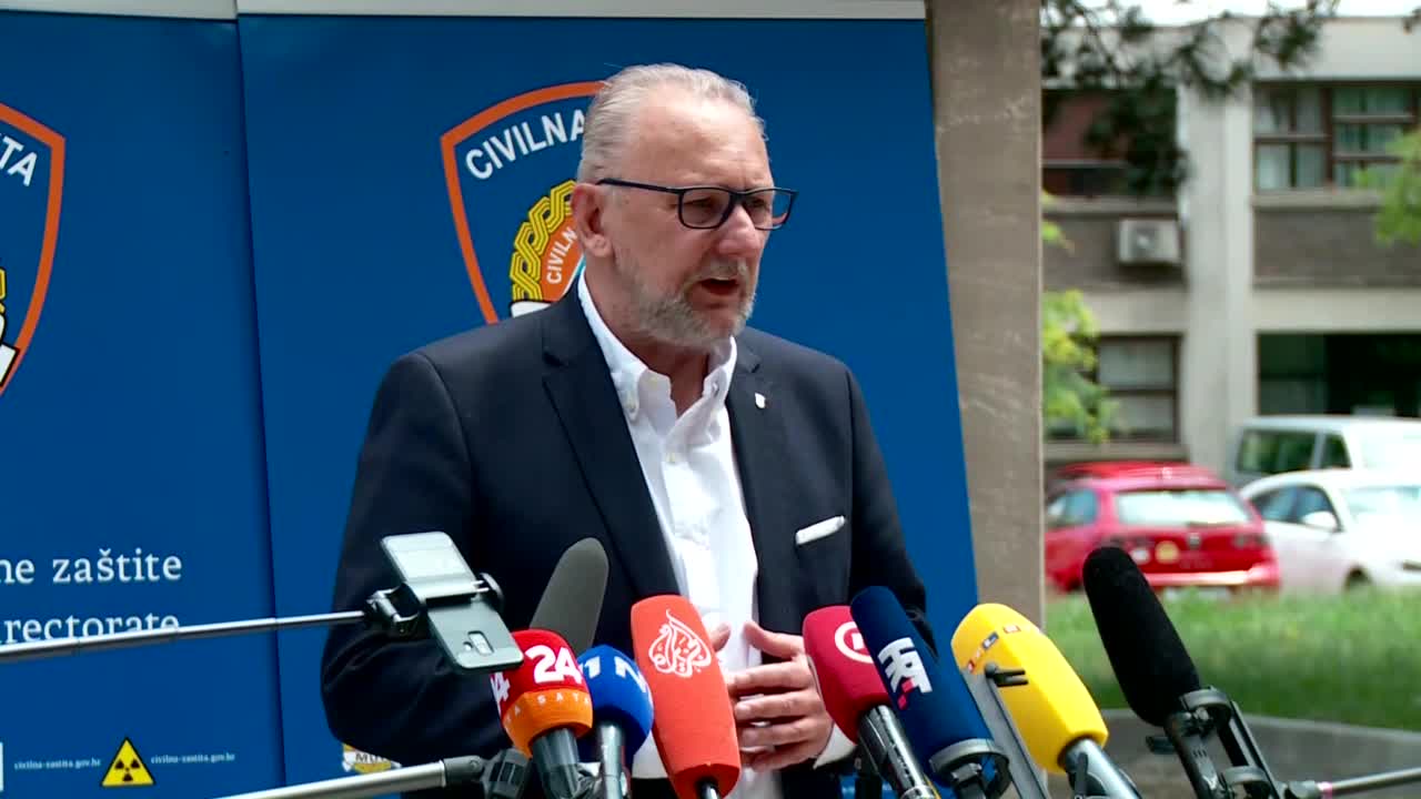 Božinović: Budemo li se pridržavali distance, ne bi se išlo u restriktivne mjere