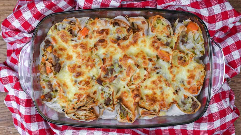 Burek s mesom i kupusom