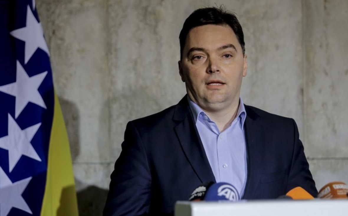 C_d86JgXcAA5b48.jpg large