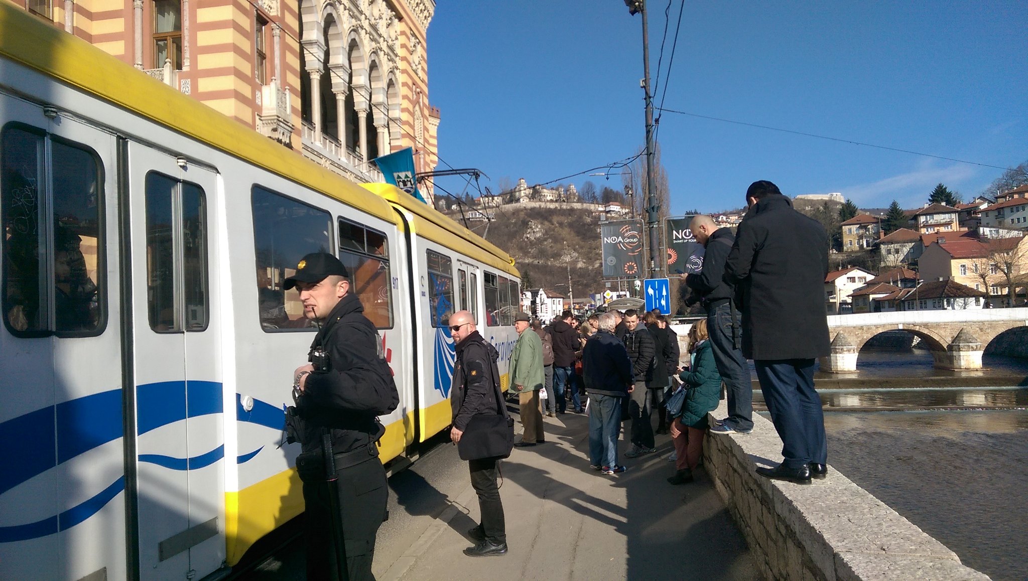 C43xUe7WQAAz40w.jpg large