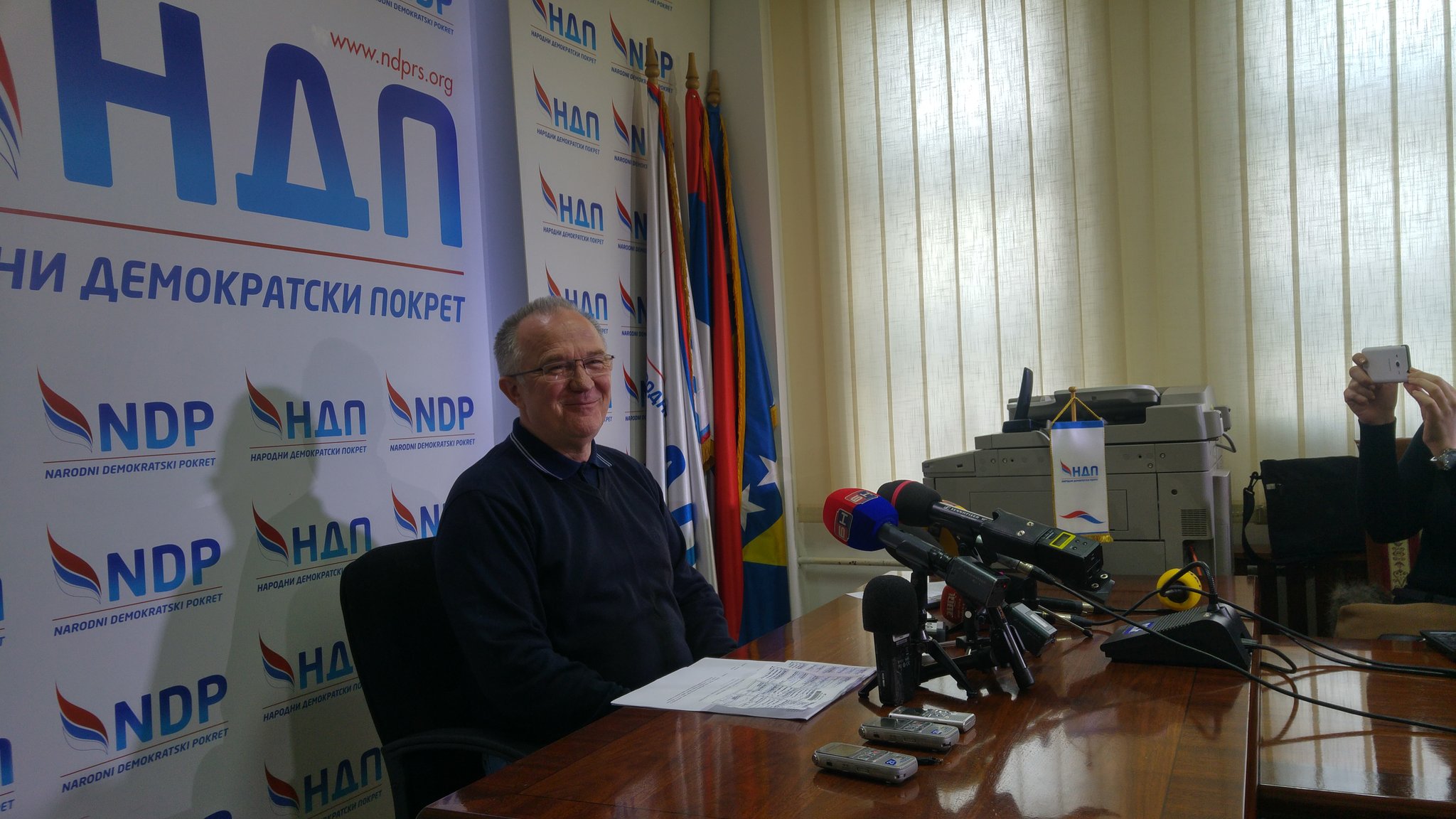 C6yymOTXAAERB5b.jpg large