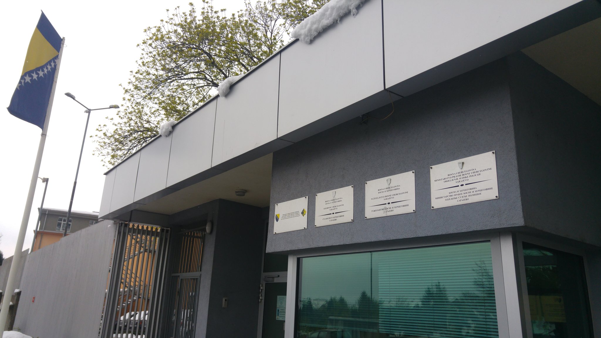 C9xm8y5WsAAiH-U.jpg large