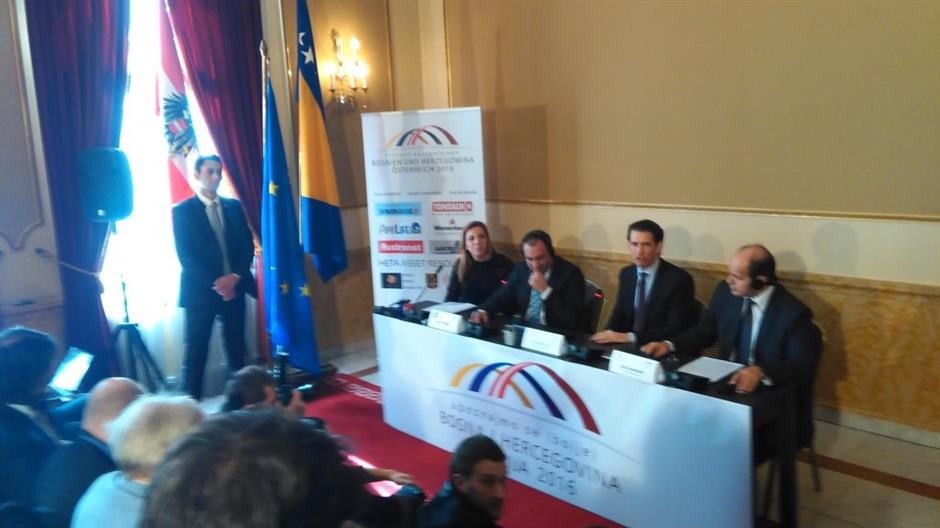 CasCOFwUkAAqQw6.jpg large