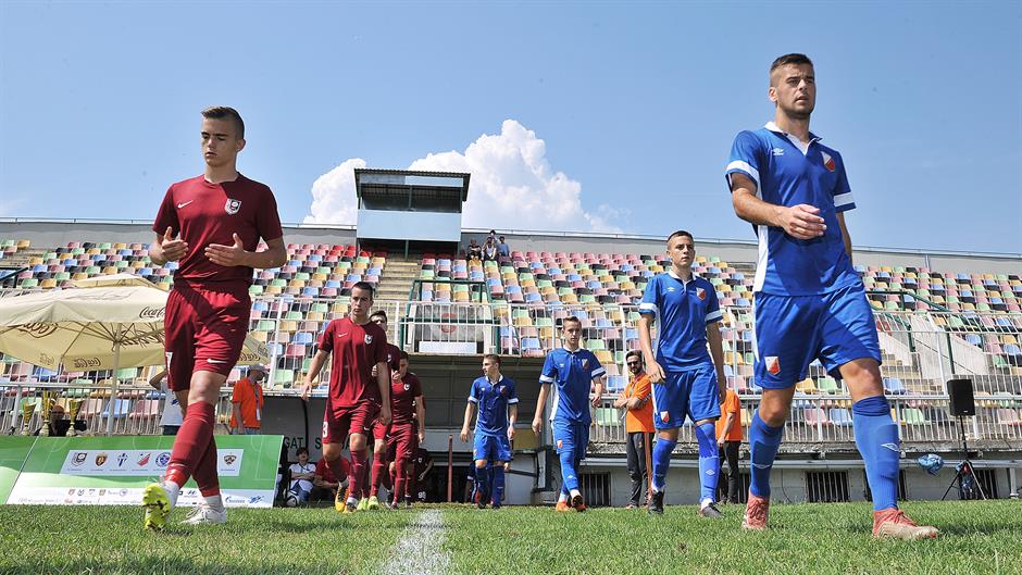 Igraj fudbal, živi život