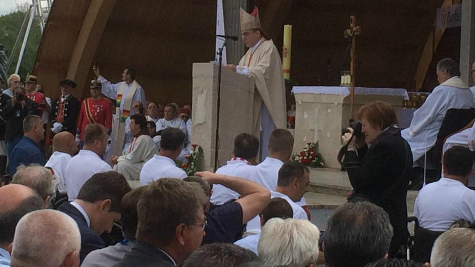 CFHzCCnW0AAsSSg.jpg large