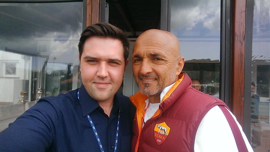 CgqUv3OXEAAffKf.jpg large