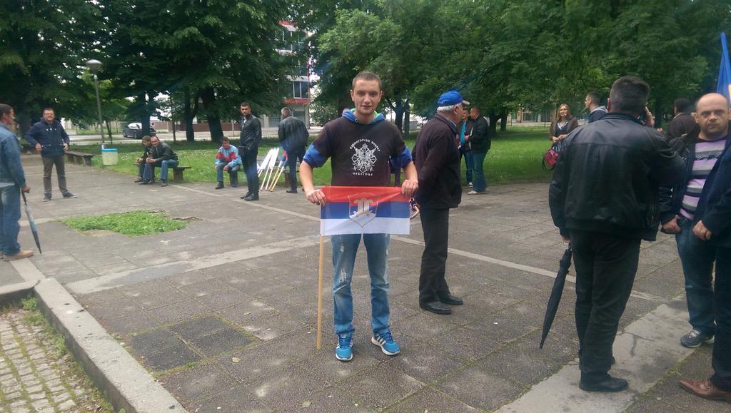 CiZf7G-XAAAgHER.jpg large