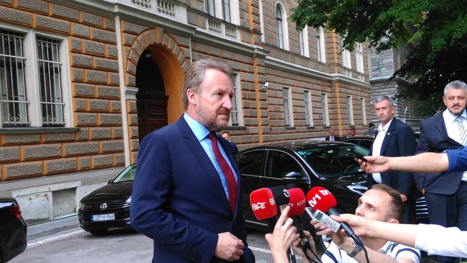 Cl-GCFyWYAArS60.jpg large