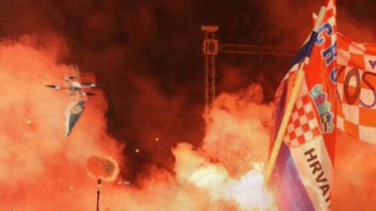 CLqxgdcWIAAq1zv.jpg large