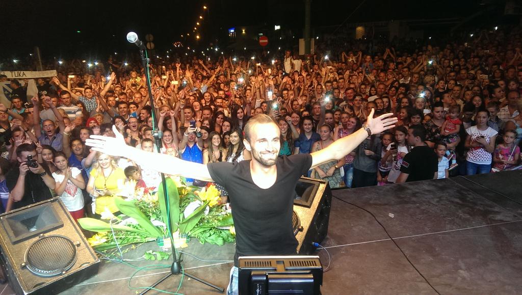 CLqyRaRWUAAQTnx.jpg large