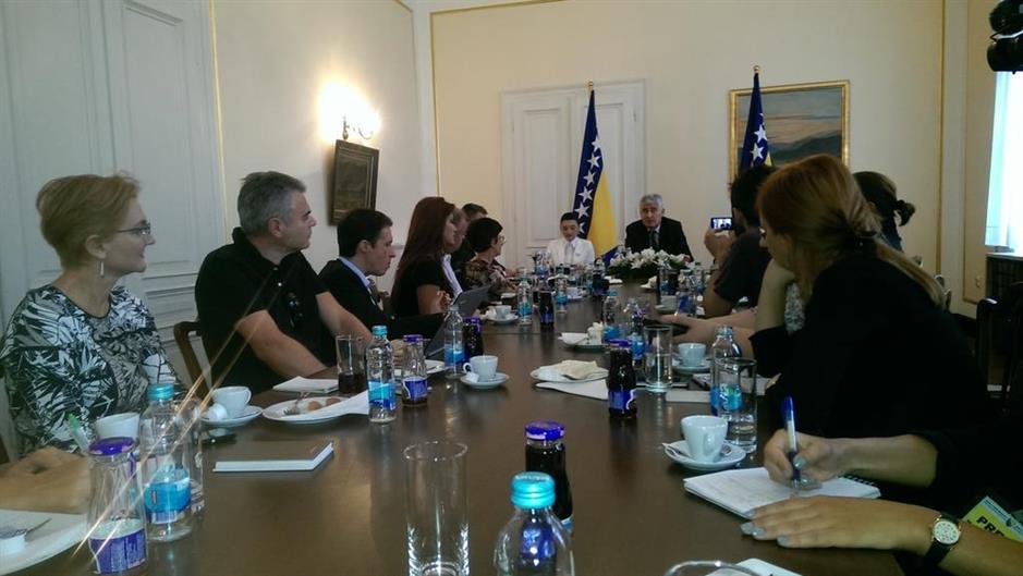 CM2EXTeWsAEDWD4.jpg large