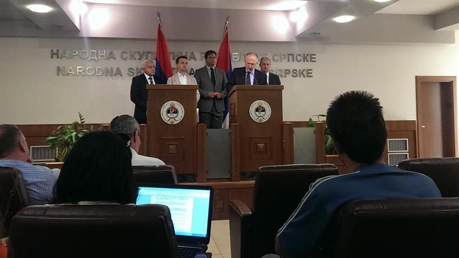 CNaFQBtUAAAUopJ.jpg large