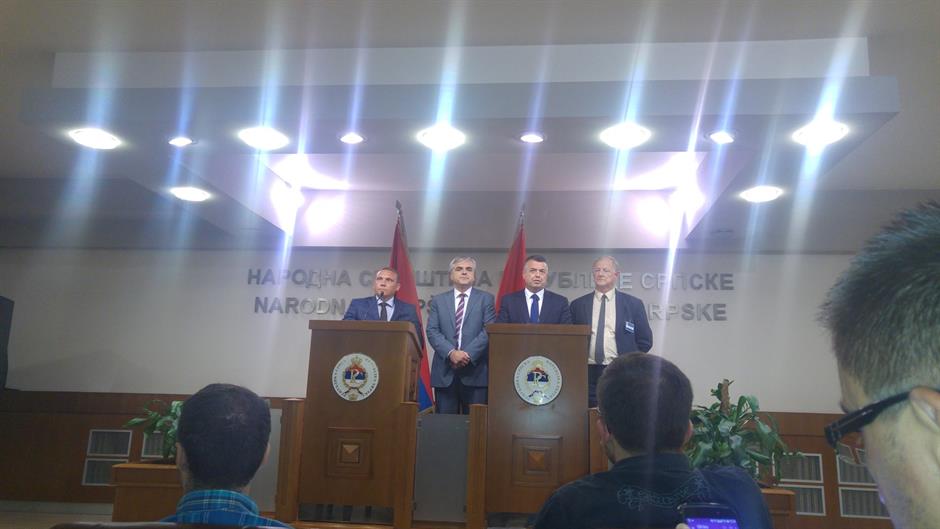 CnZiFc6WEAAKMFA.jpg large