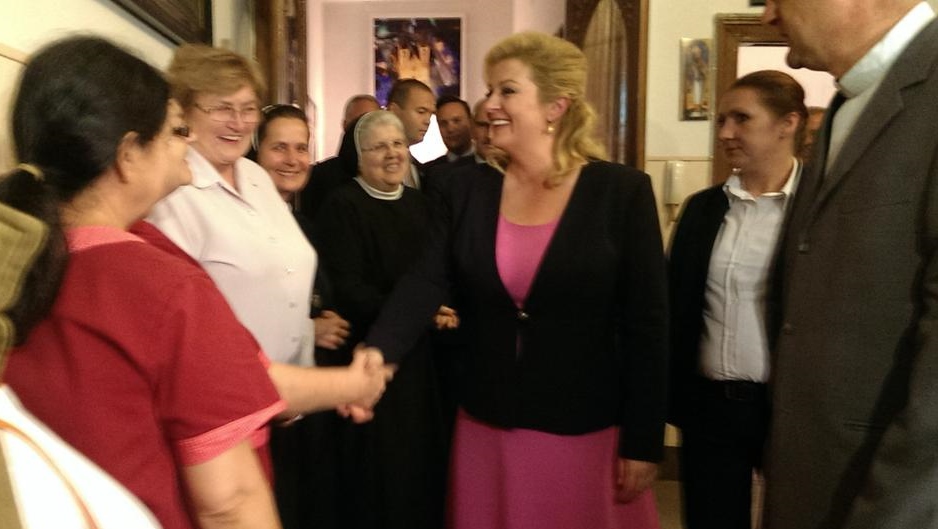 COiy6FbW8AA6S5c.jpg large