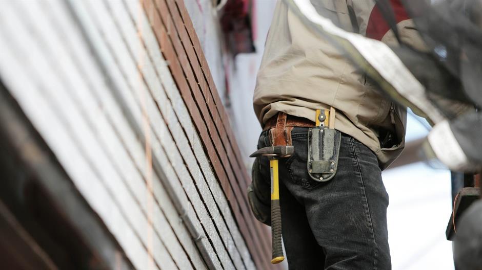 construction-worker-569149_1920