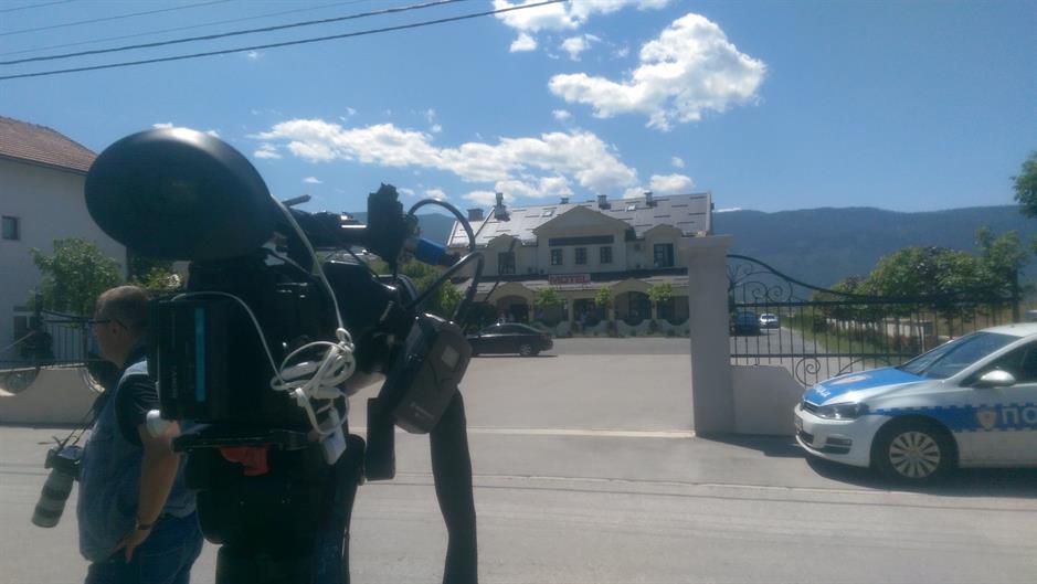 CosK24VWEAA-6G1.jpg large