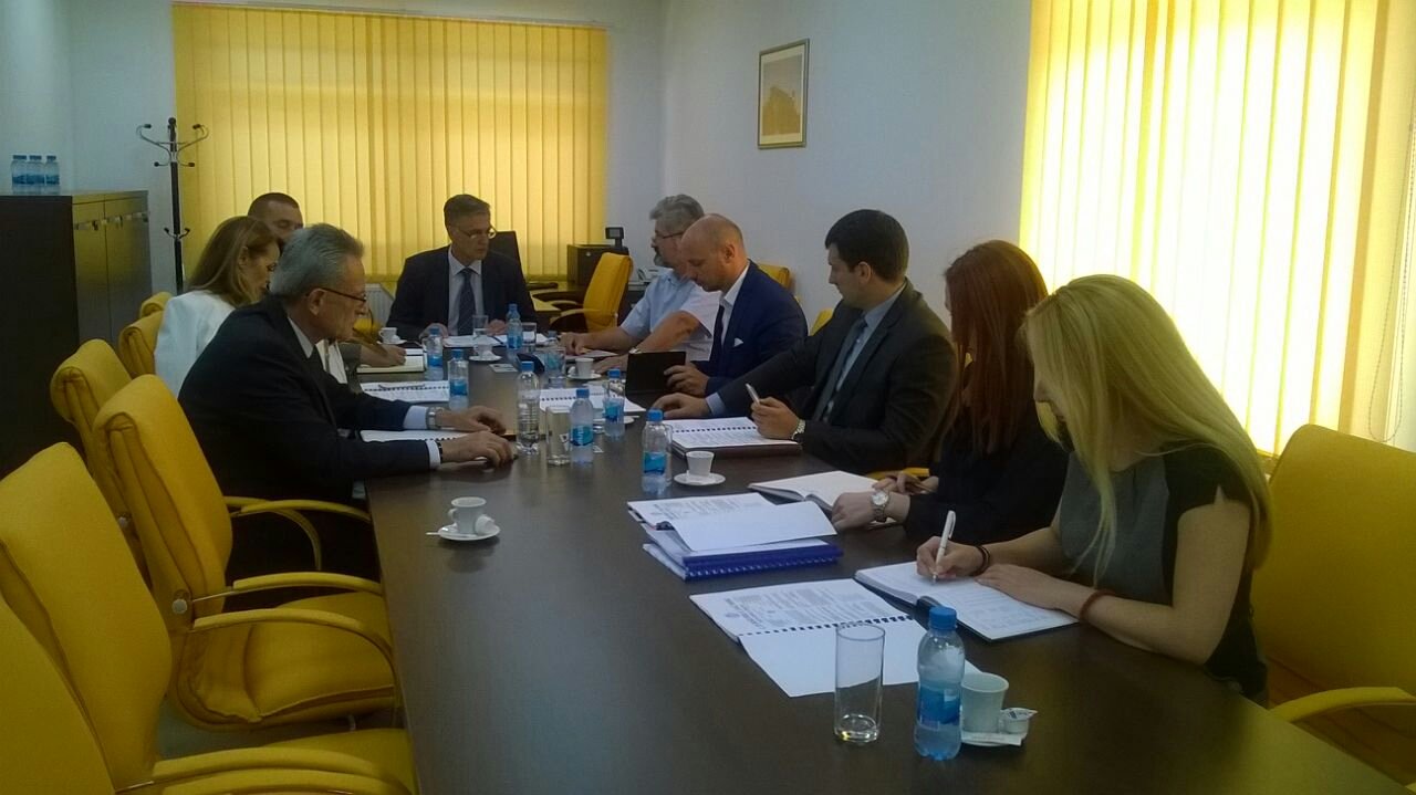 Cp5SkFkXgAAUuTC.jpg large