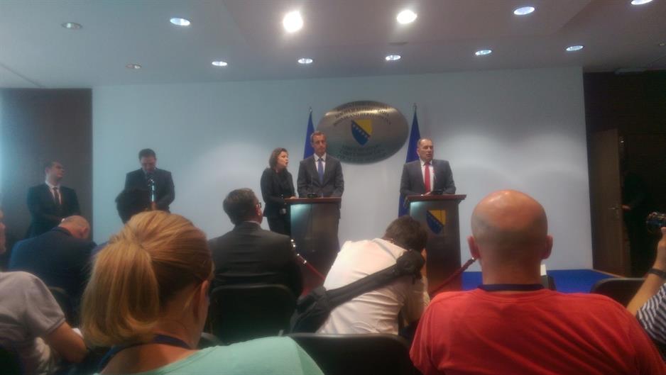 CrK_6M-WIAAED6D.jpg large