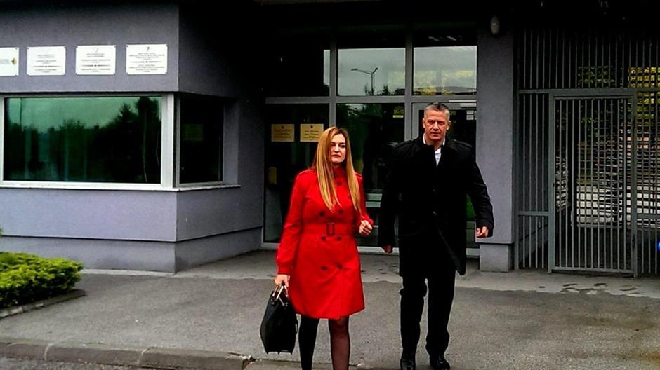 CRrJvkgWwAICLy4.jpg large