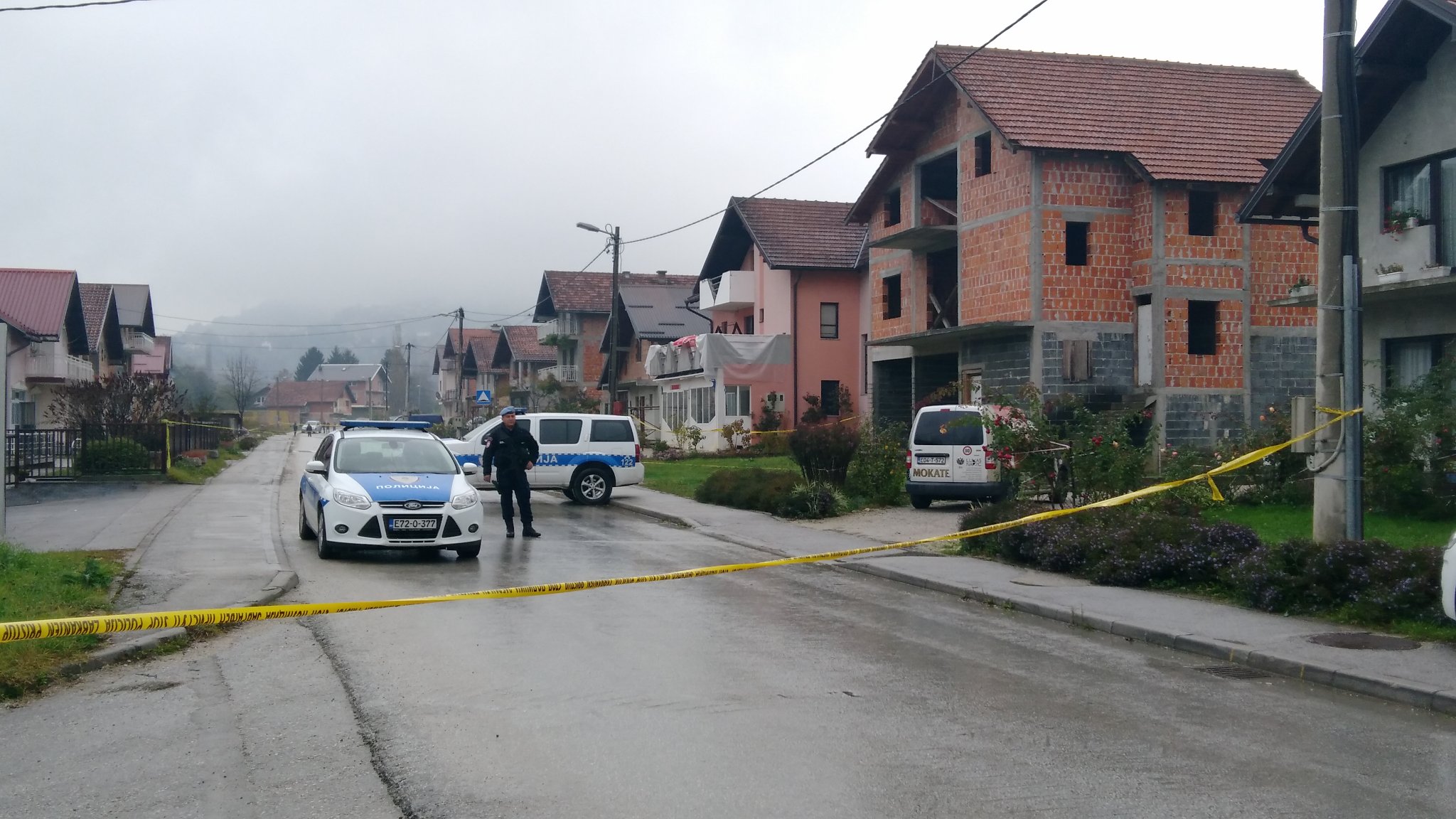 Cu4bP50WYAAAb8W.jpg large