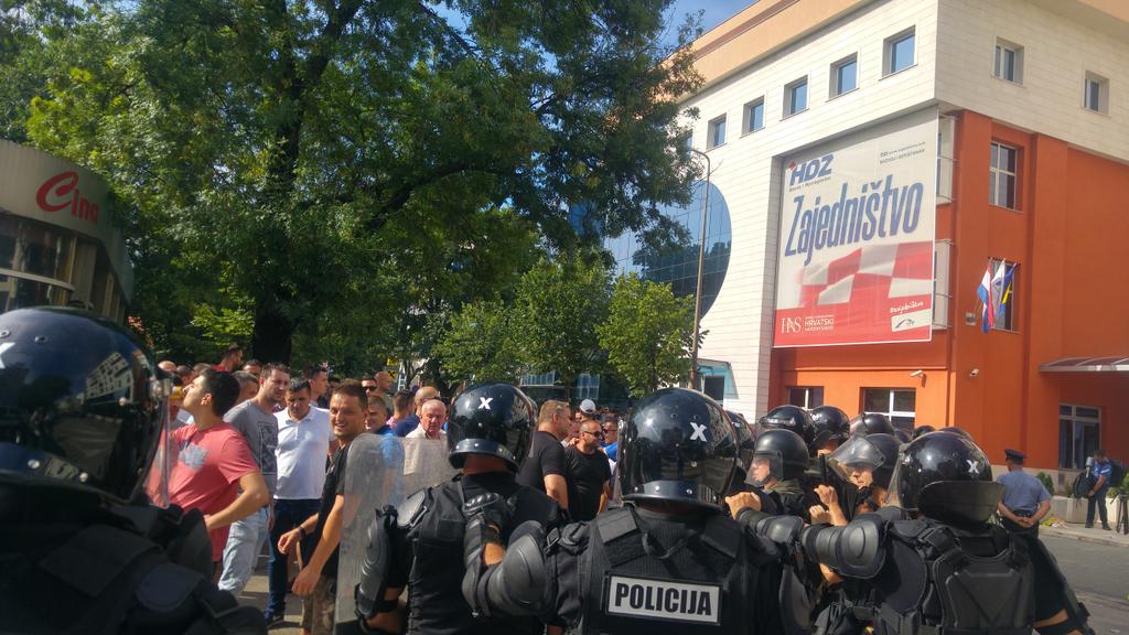 D_M_Af3WkAEnY_w.jpg large