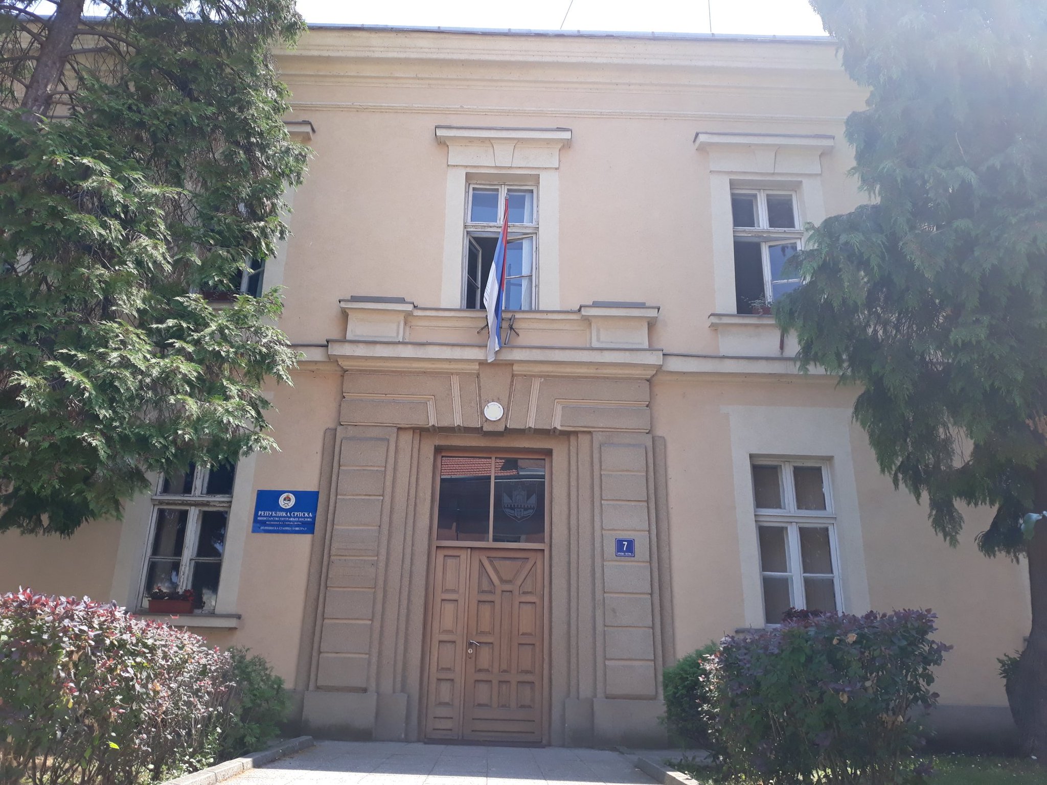 D-oIsNIW4AEBCRV.jpg large