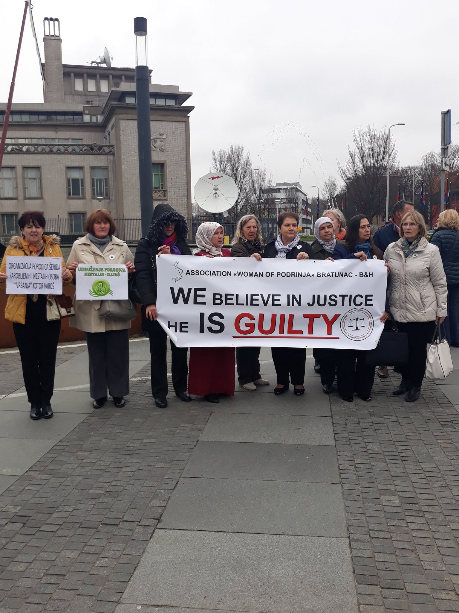 D2FuEx2X0AAKs3G.jpg large