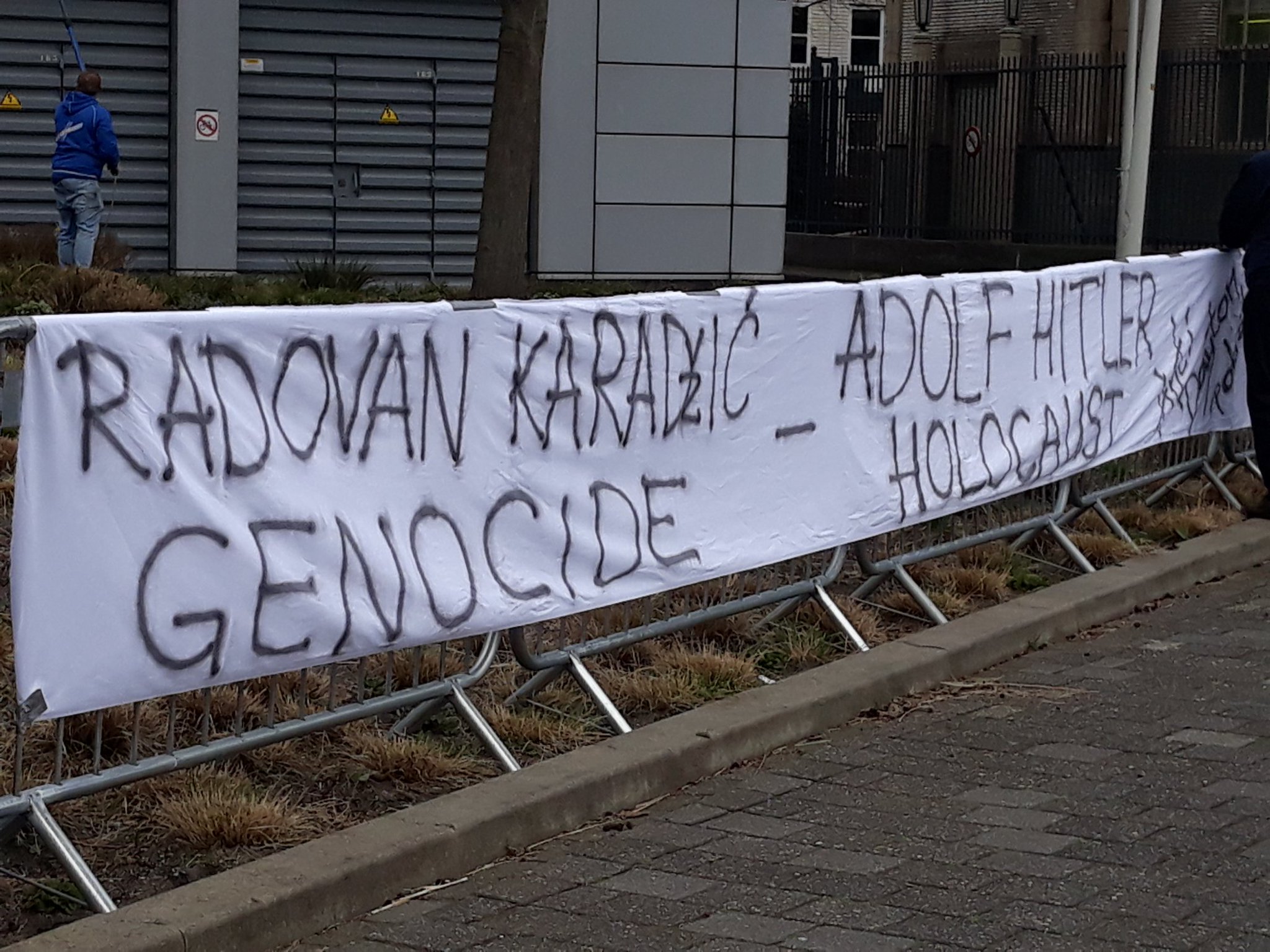 D2GHQBpWsAAXvaW.jpg large