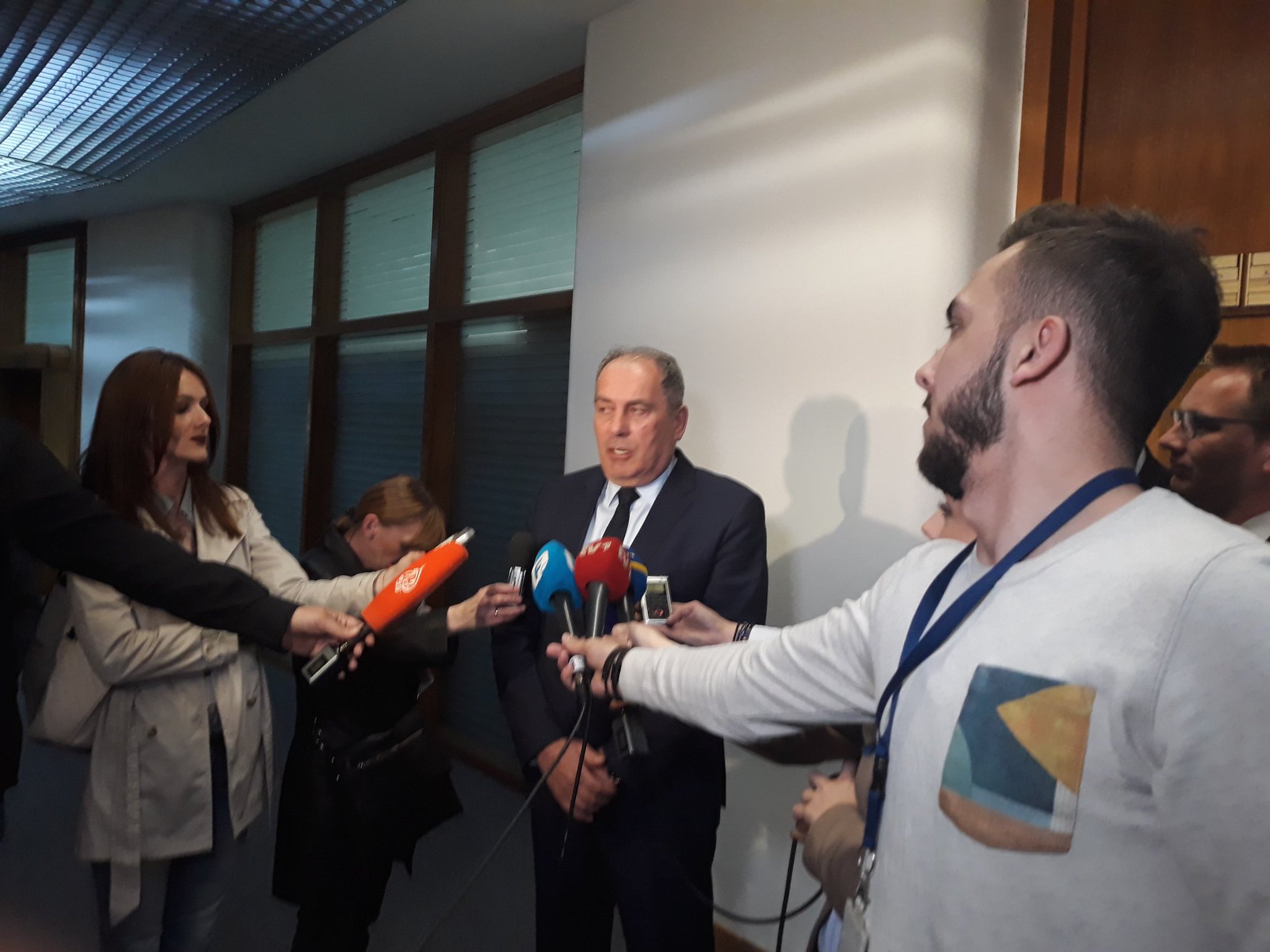 D41ixLLX4AAiM_M.jpg large