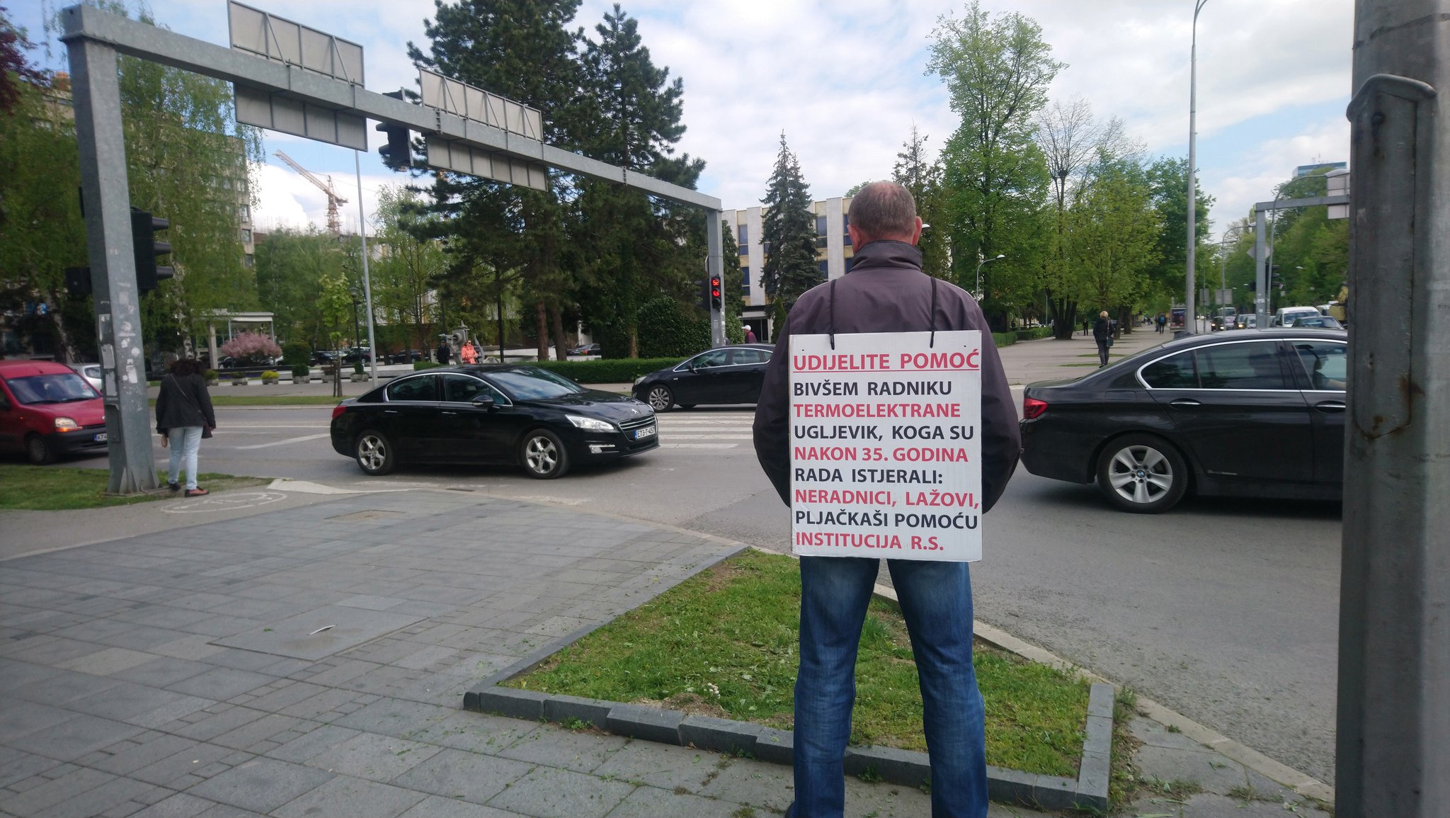 D4bA08MW4AA-8f7.jpg large