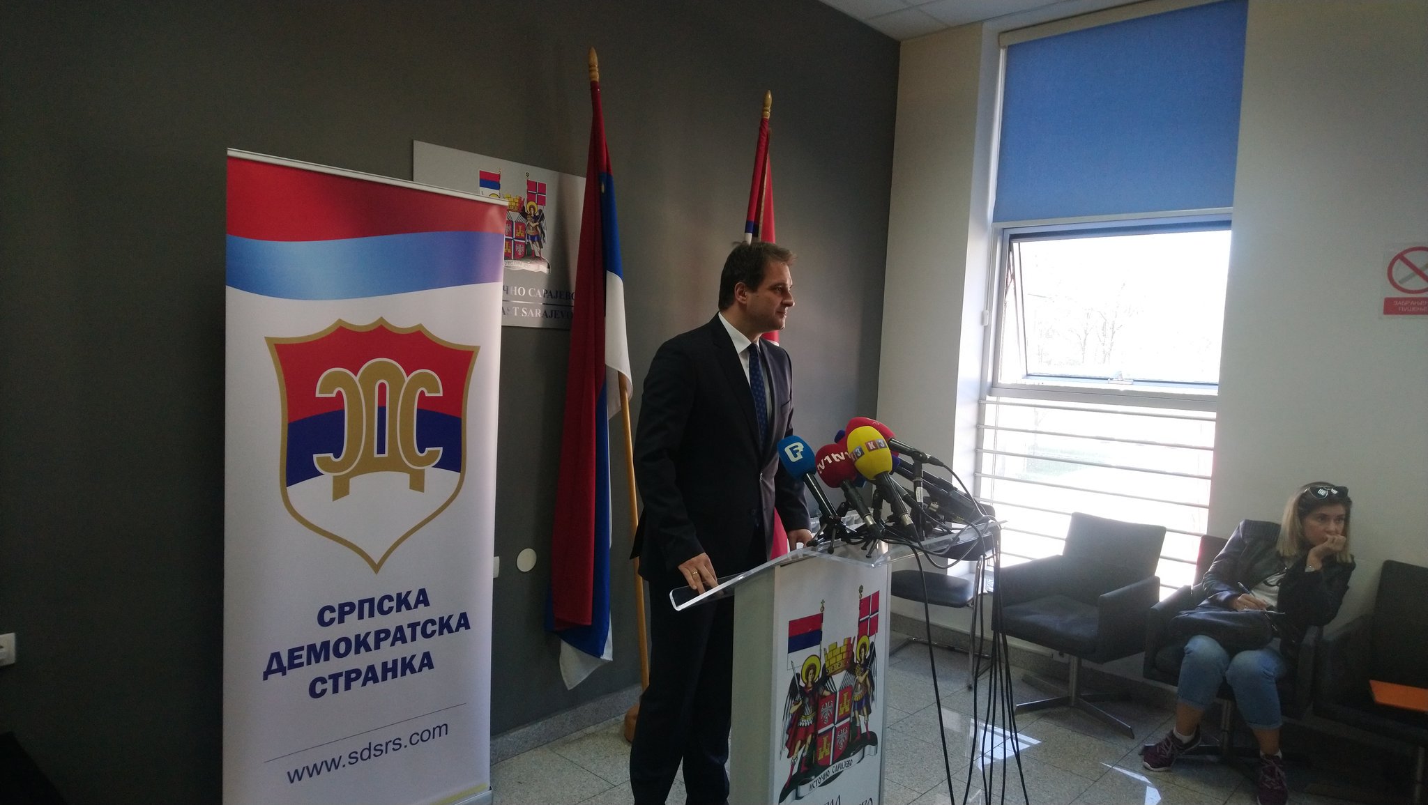 D4rsp8dXsAAqDe8.jpg large