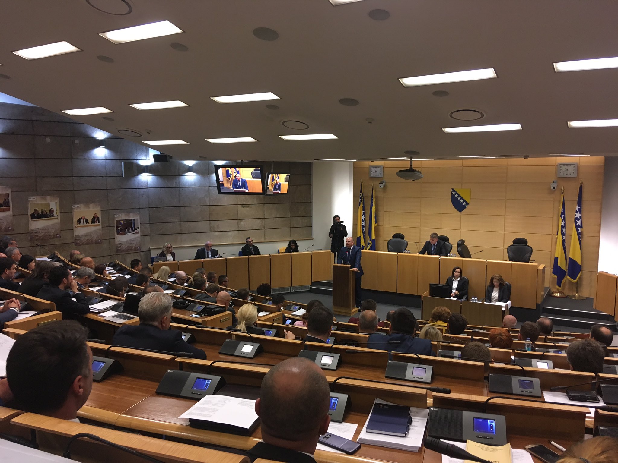 D6bzkGFWAAEkvzl.jpg large