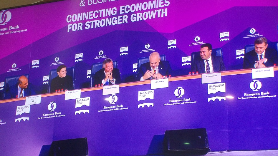 D6CNW1kXkAAtNTl.jpg large