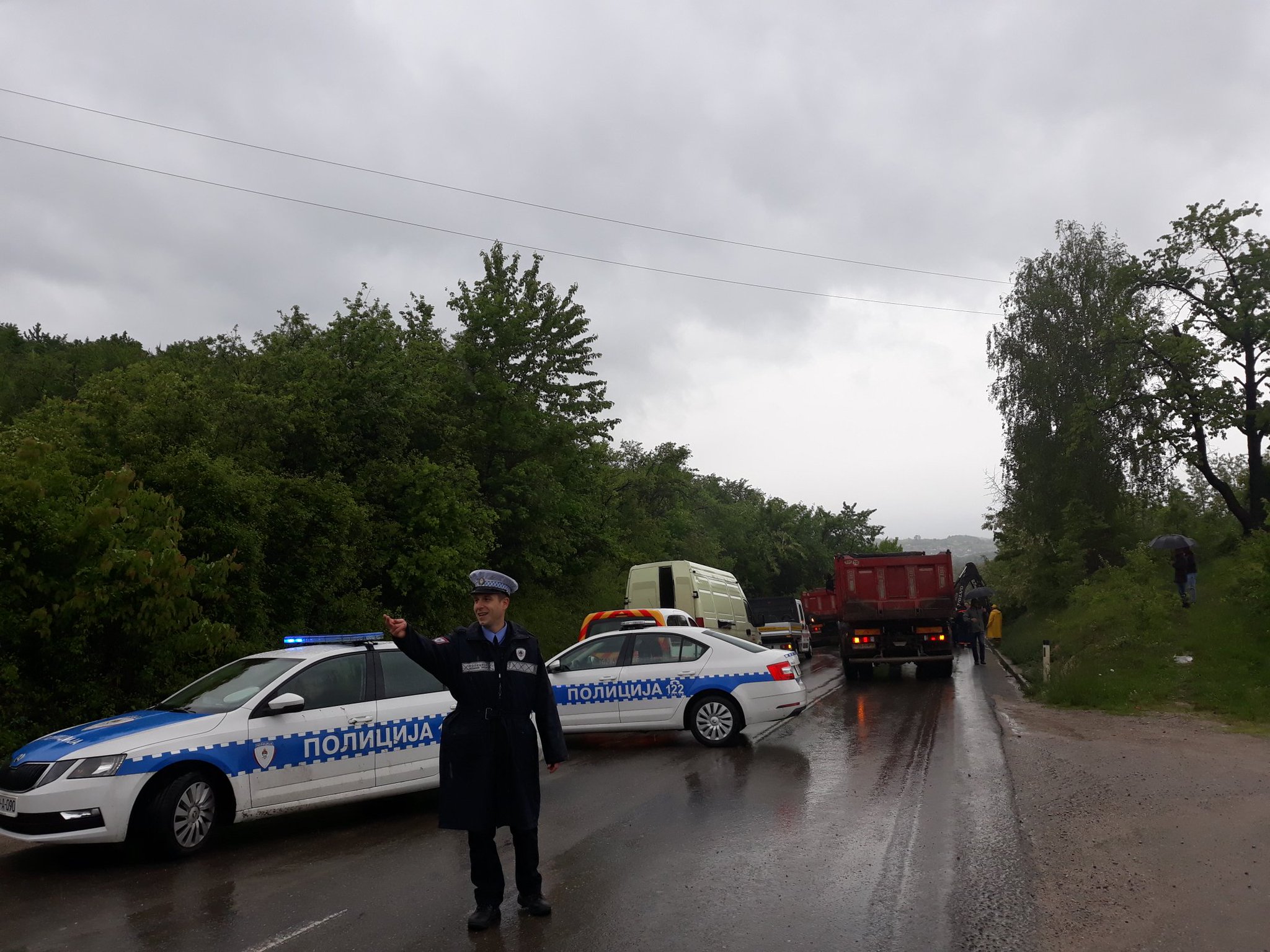 D6glCyQX4AEAo0-.jpg large