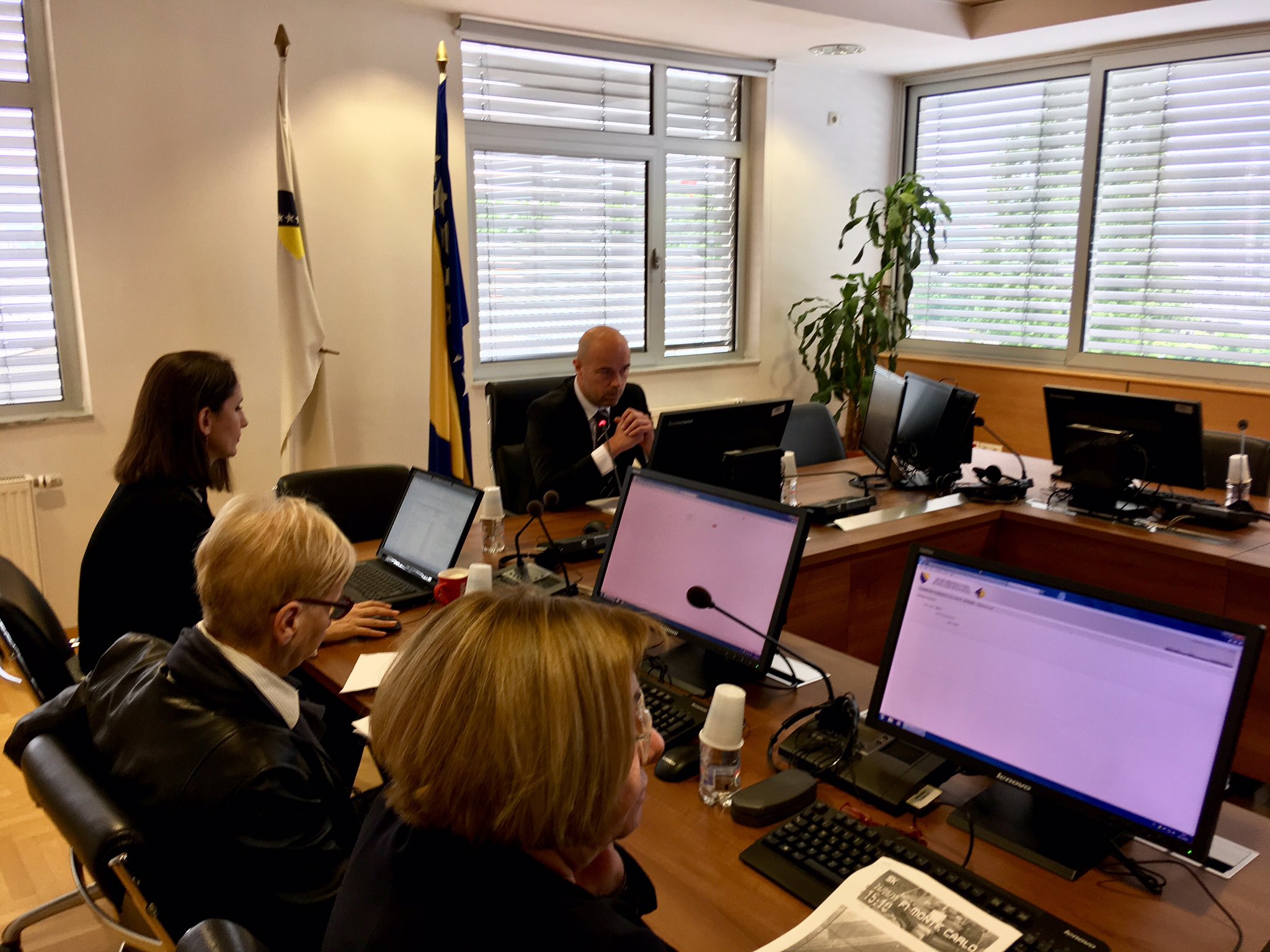 D7PBo64XYAEouOs.jpg large